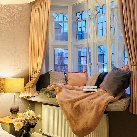 The Most Central Apartment In Canterbury Stunning Interiors, Fully Equipped, City Views And Free Wifi! Exterior photo