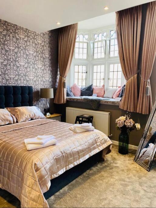 The In Stunning Interiors, Fully Equipped, Views And Free Wifi!