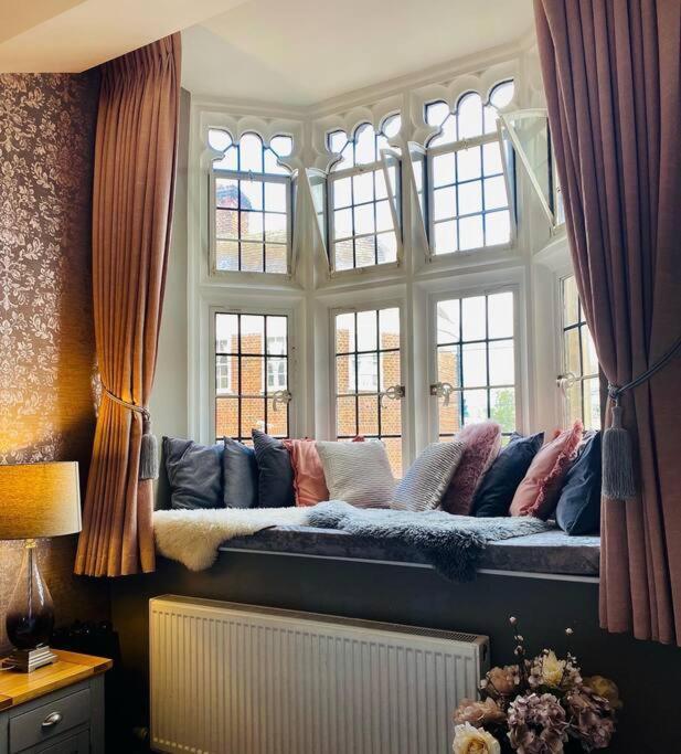 The In Stunning Interiors, Fully Equipped, Views And Free Wifi!