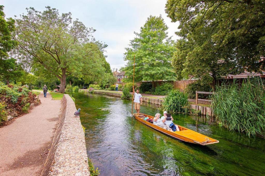 The In Stunning Interiors, Fully Equipped, Views And Free Wifi! Cantorbéry